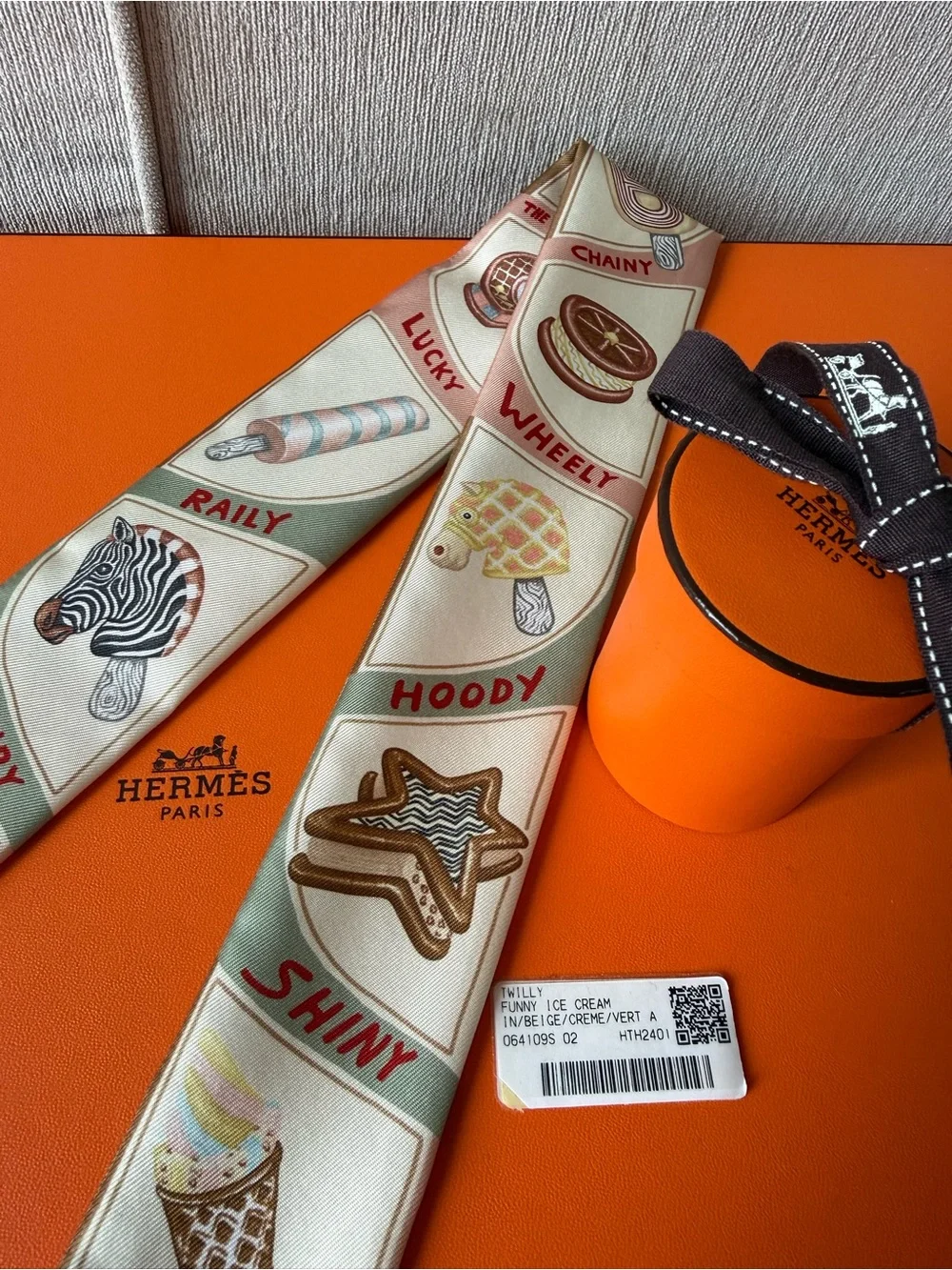 Hermès Funny Ice Cream Twilly Scarf - Beige/Crème/Vert Amande